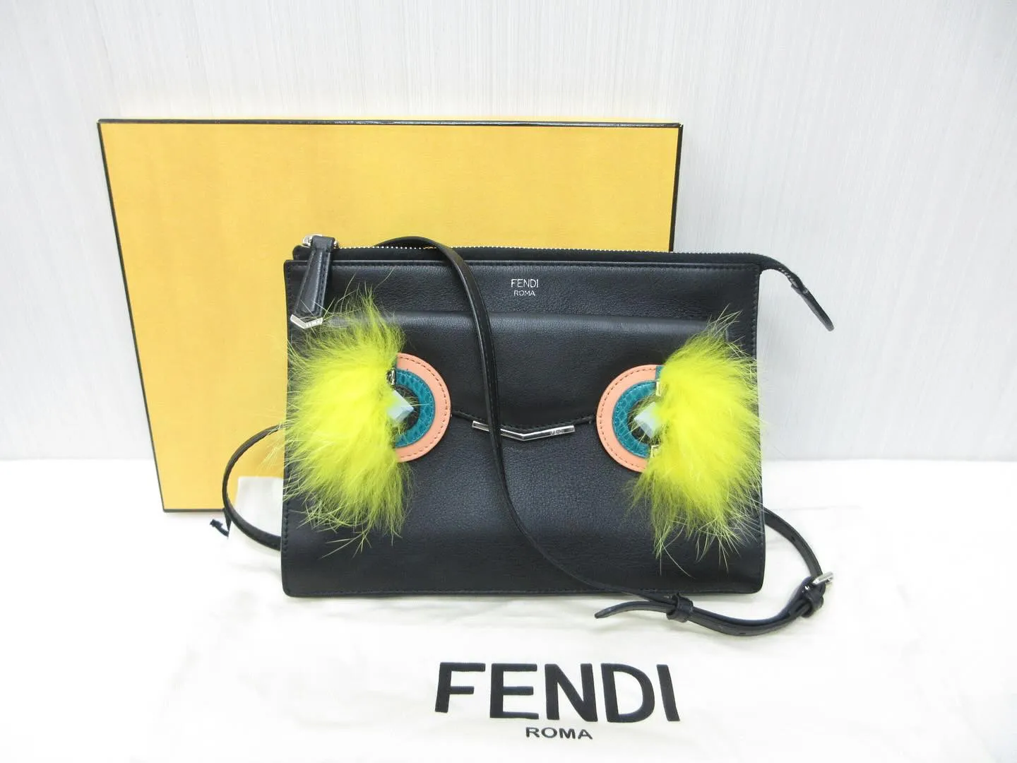 FENDIフェンディのバッグモンスターショルダーバッグを買取...