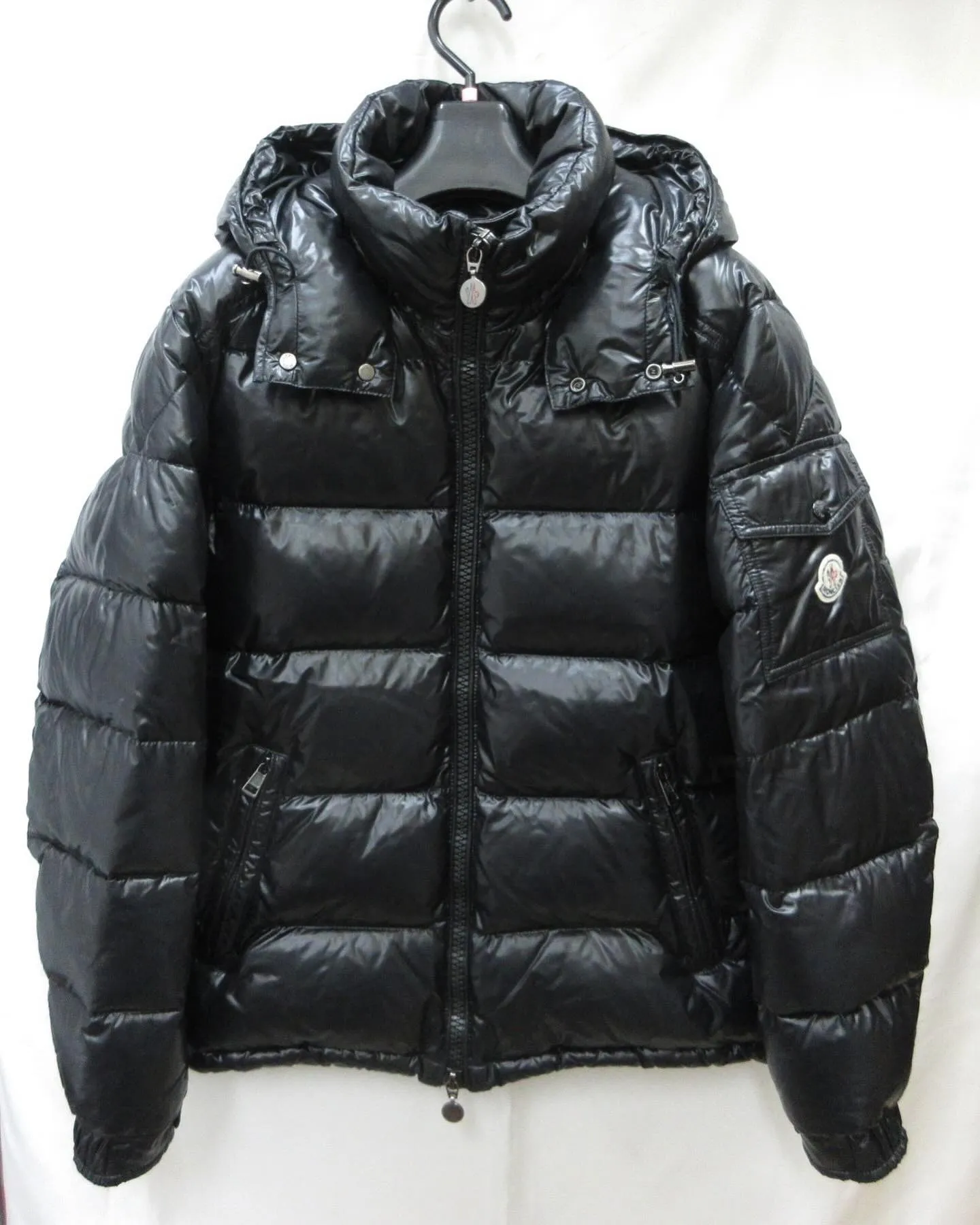 モンクレールの服アパレルダウンジャケットを買取させていただき...