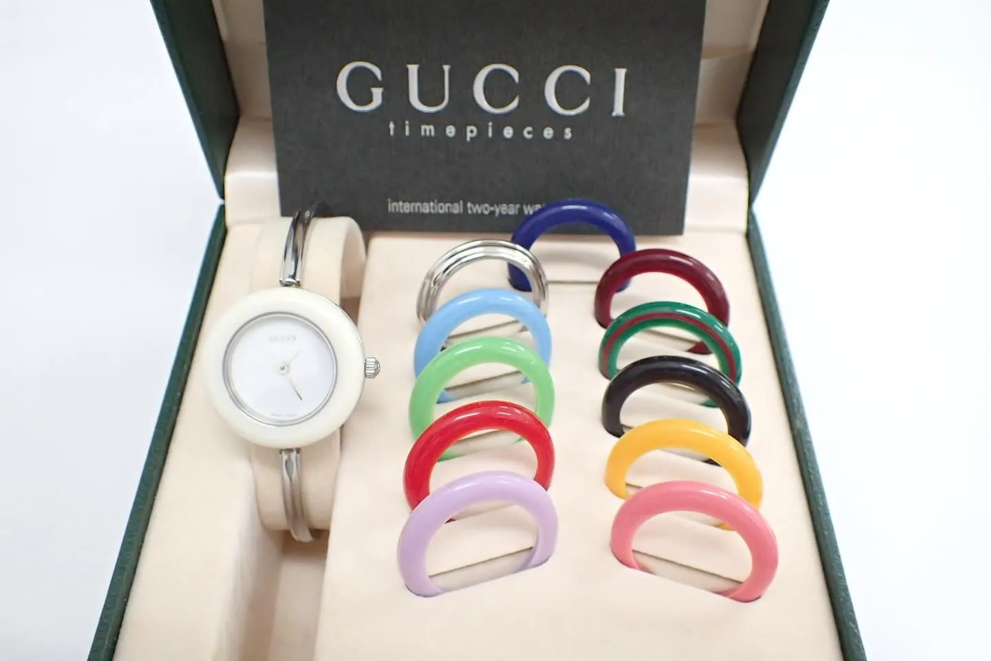 GUCCIグッチの時計11/12.2チェンジベゼルクオーツ腕...