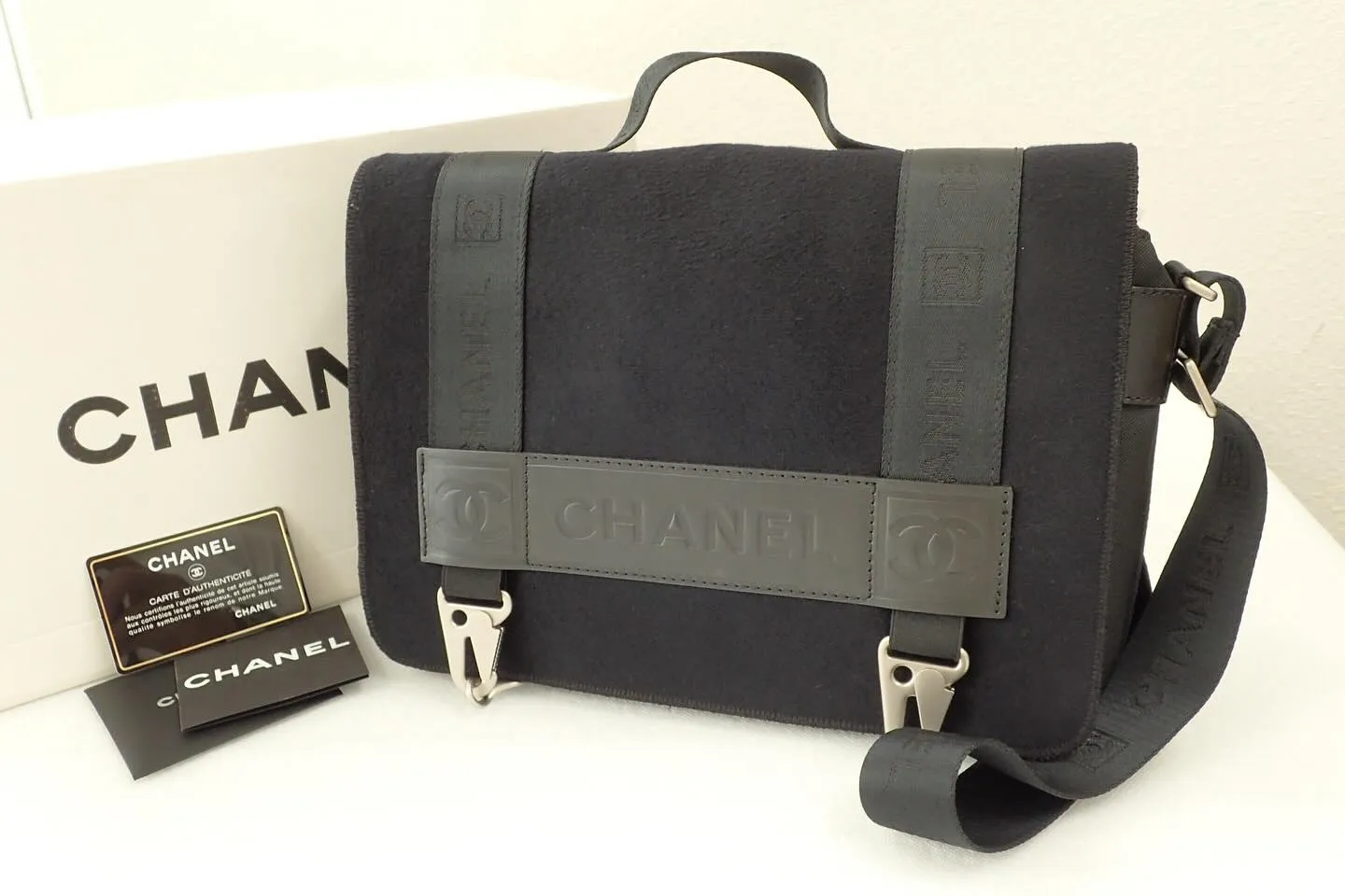 CHANELシャネルのバッグスポーツラインショルダーバッグハ...