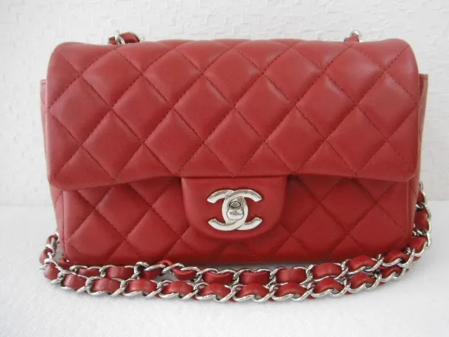CHANELシャネルのバッグラムスキンマトラッセ20ミニマト...