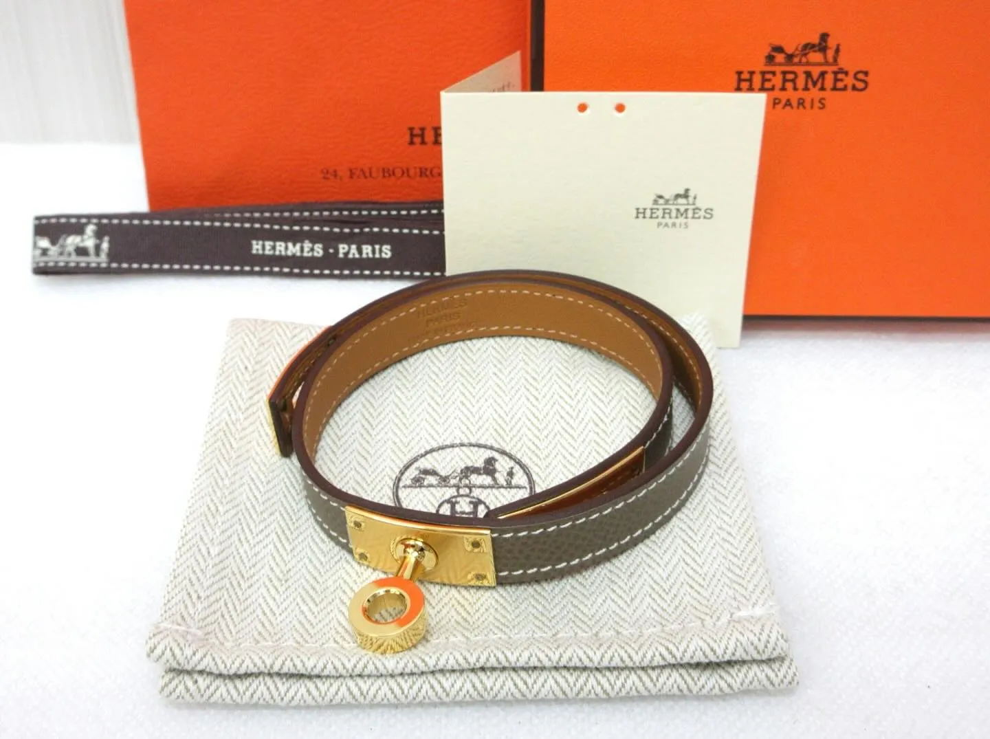 HERMESエルメスのアクセサリーケリーブレスレットエトゥー...