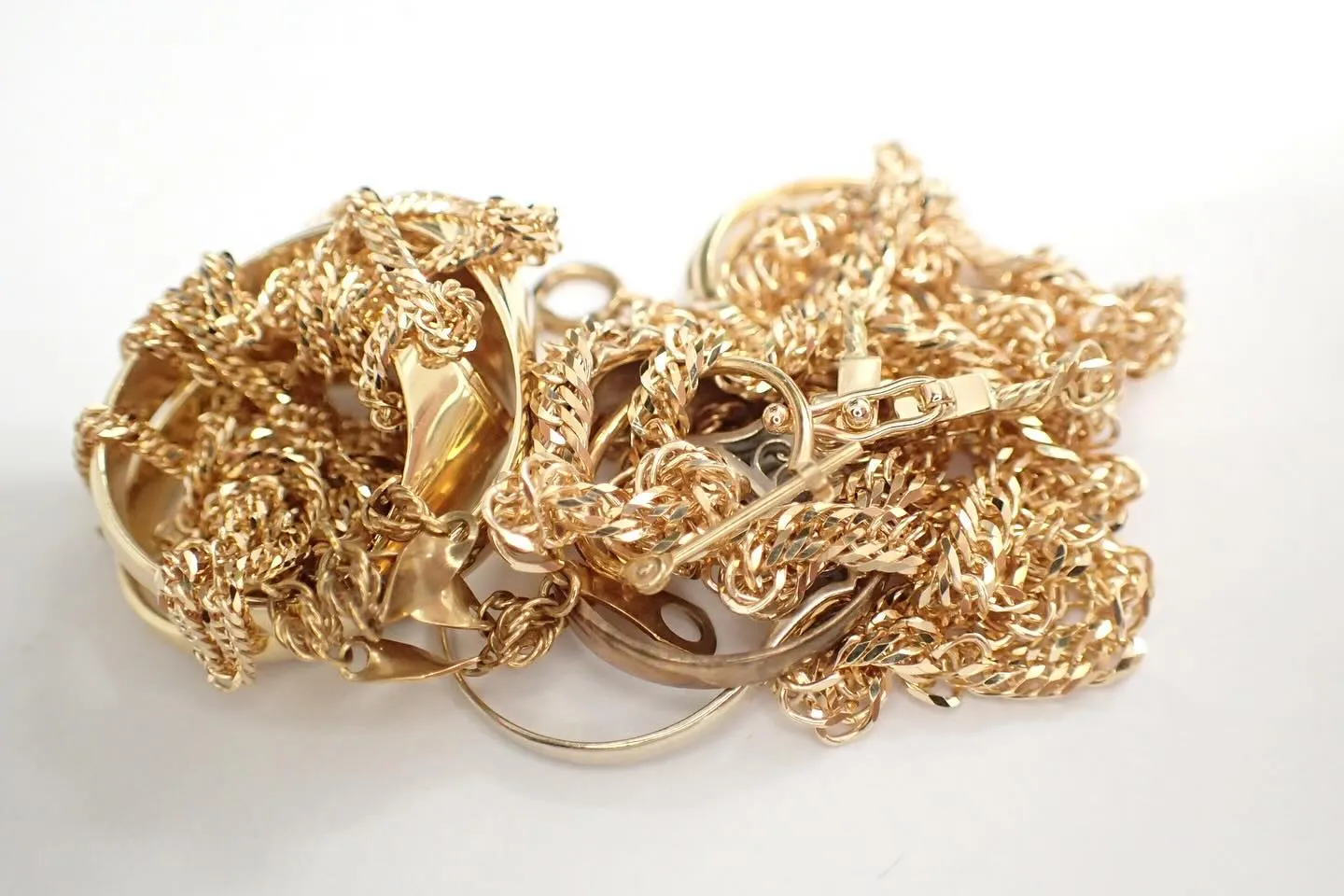 貴金属ジュエリー宝石金プラチナ18金K18製の指輪やネックレ...