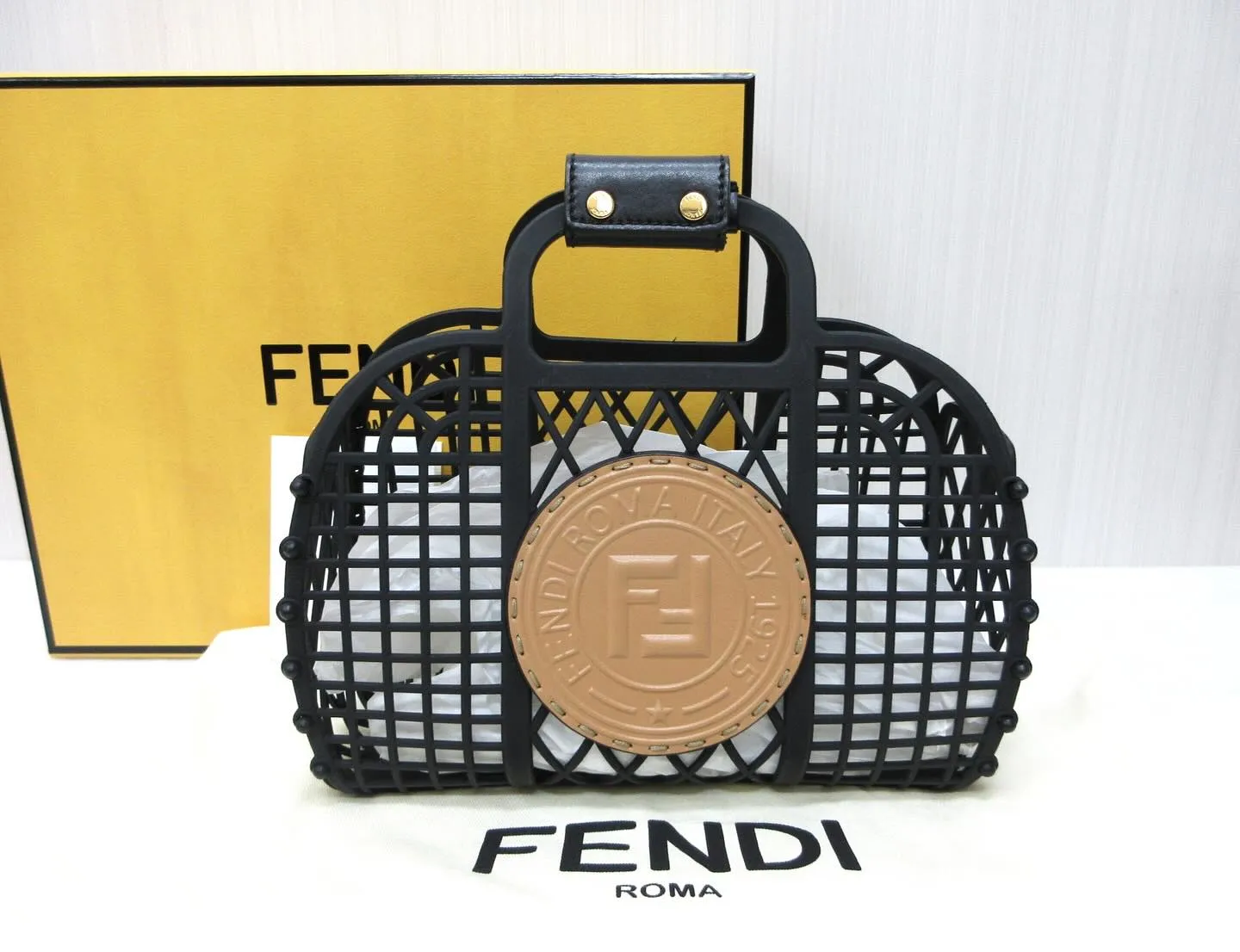 FENDIフェンディのバッグバスケット8BH388ハンドバッ...