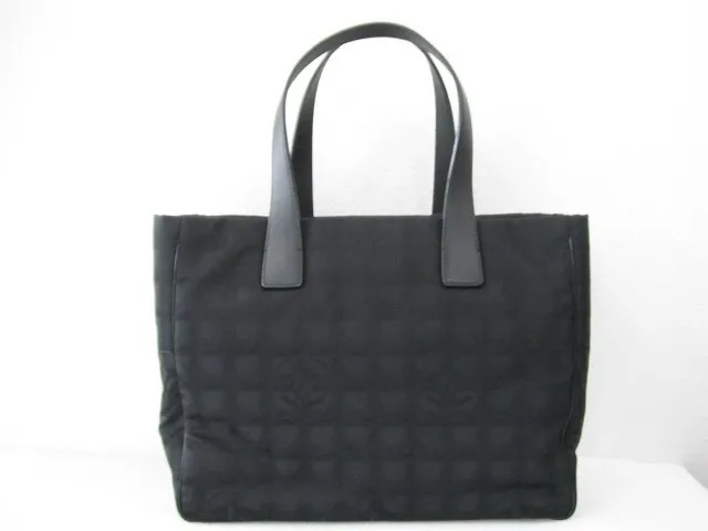 CHANELシャネルのバッグニュートラベルライントートバッグ...