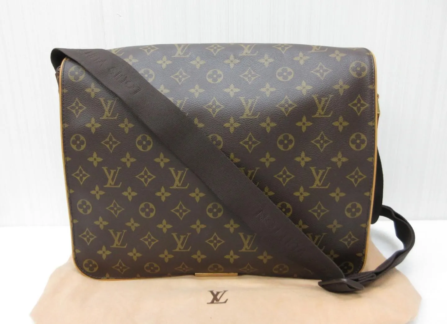 LVルイヴィトンのバッグモノグラムアベスメッセンジャーバッグ...