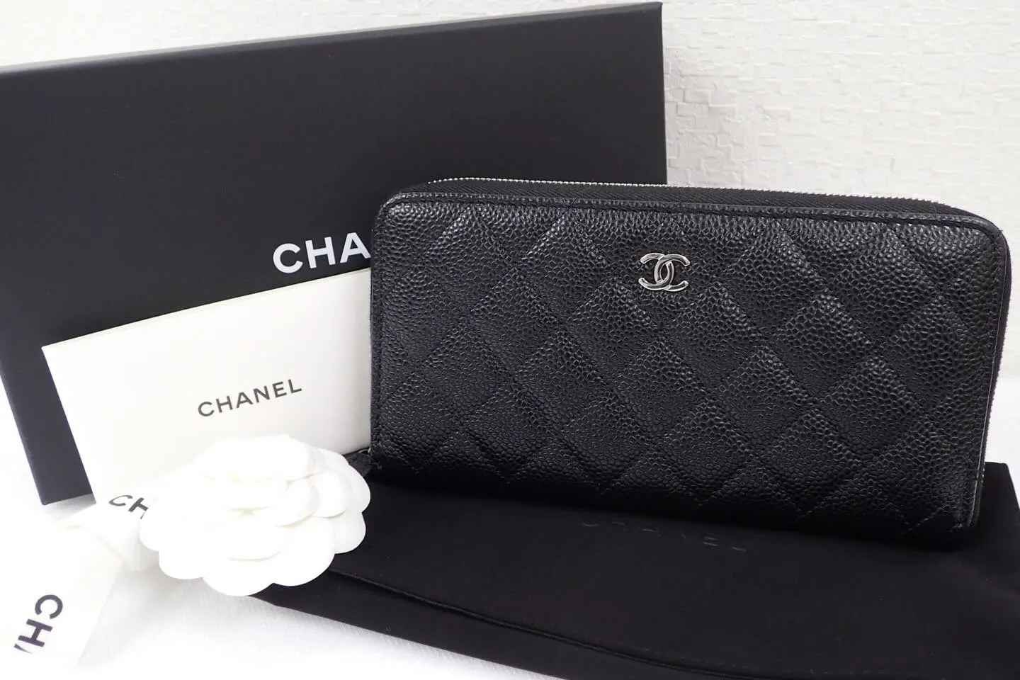 CHANELシャネルの小物キャビアスキンマトラッセル長財布を...