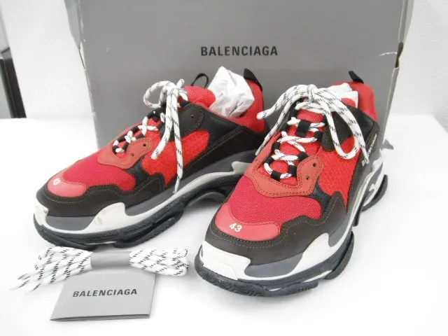 BALENCIAGAバレンシアガの靴トリプルSスニーカーを買...
