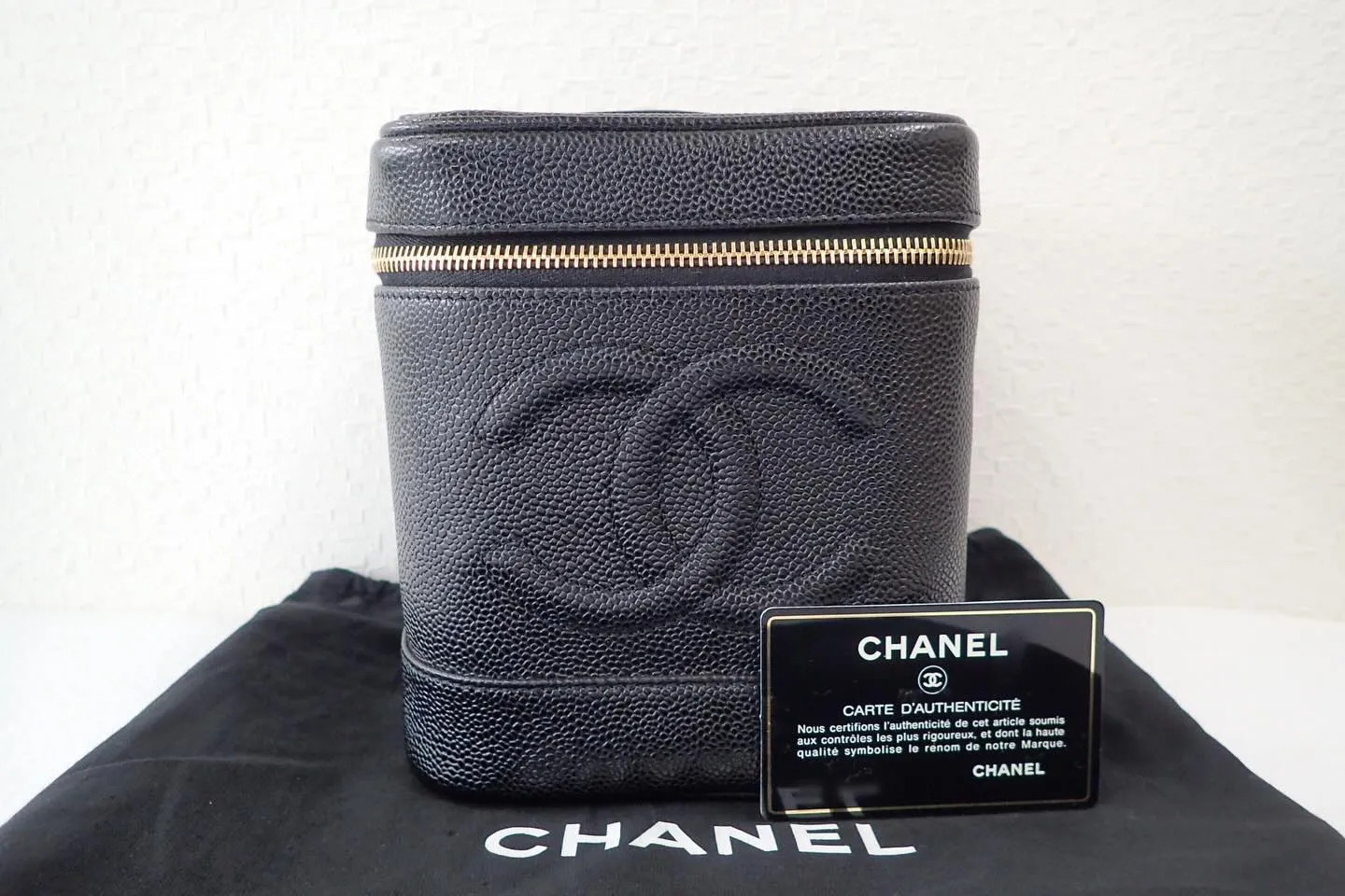 CHANELシャネルのバッグキャビアスキンココマークバニティ...