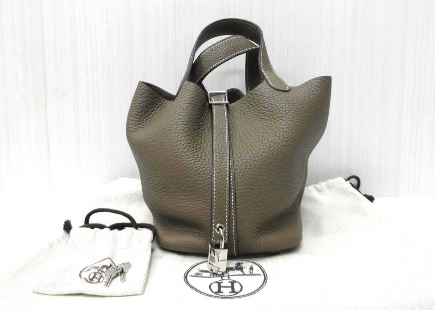 HERMESエルメスのバッグピコタンロックPM18ハンドバッ...