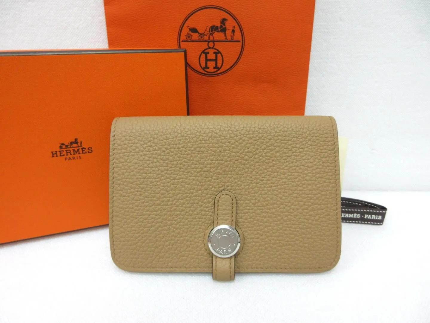 HERMESエルメスの小物ドゴンコンパクト財布コンパクトウォ...
