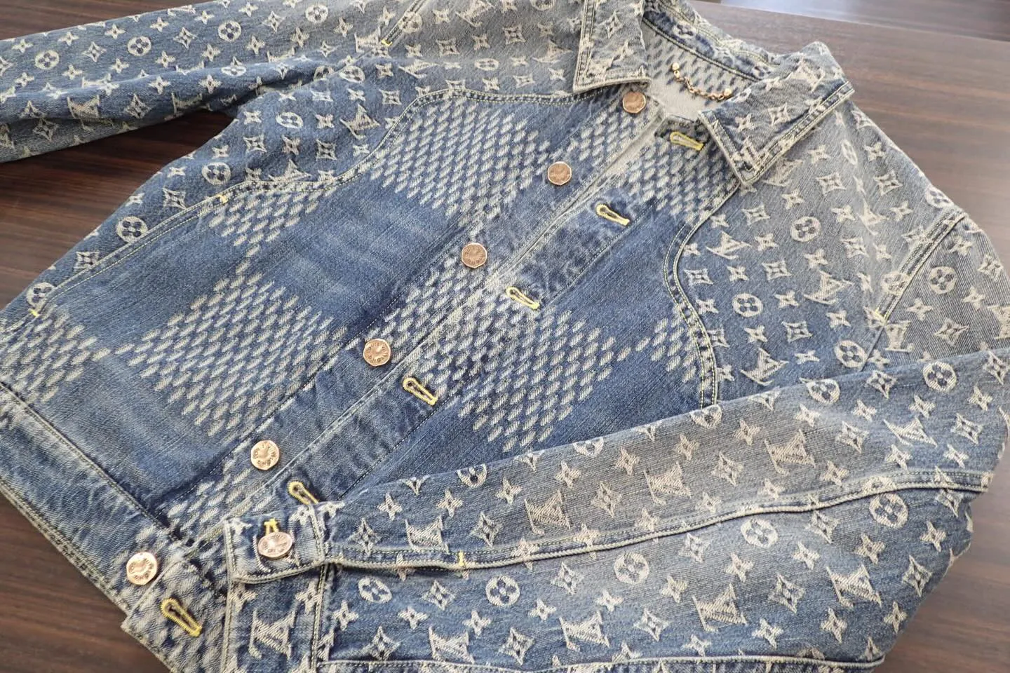 LVルイヴィトンの服アパレルモノグラムジャイアントダミエデニ...